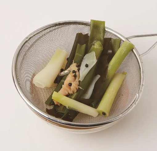 멸치 전복 저염국수 1단계