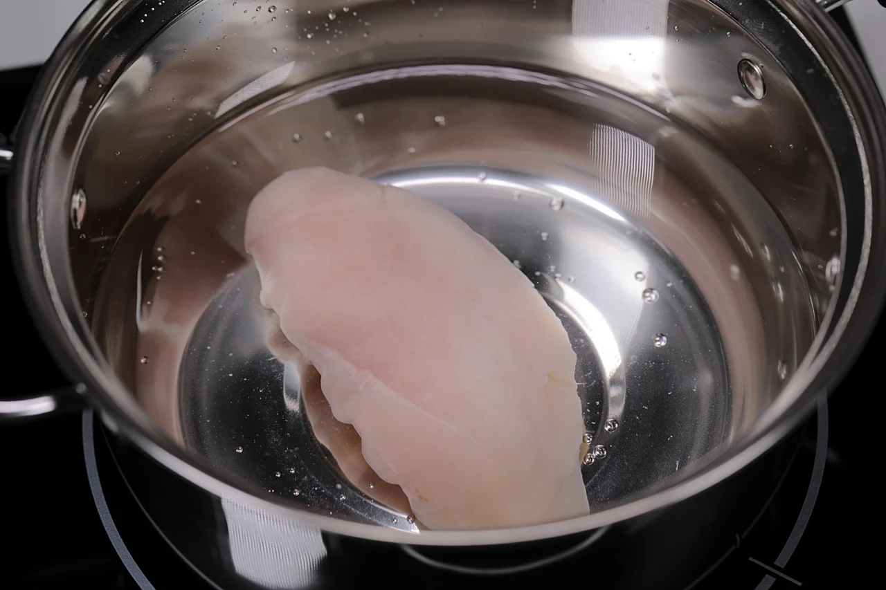딸기소스닭가슴살채소무침 1단계